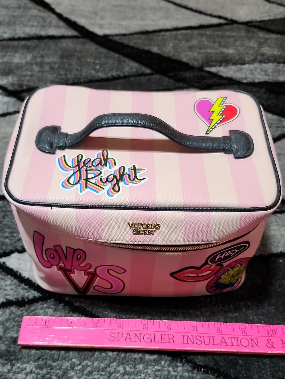 VICTORIA SECRET 2018 ICONIC STRIPED GRAFFITI-PATCH RUNWAY TRAVEL TRAIN CASE